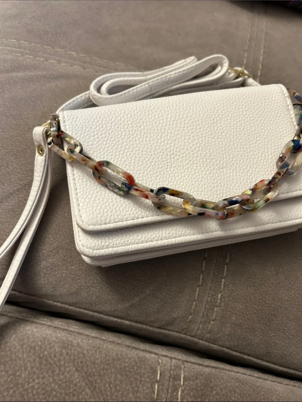 mundi White Pebbled Crossbody with Multicolor Acrylic Chain